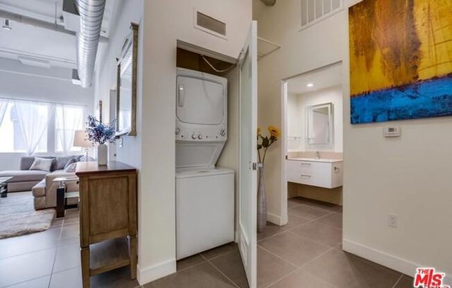 2 beds, 1 bath, 1,100 sqft, $3,100, Unit 306