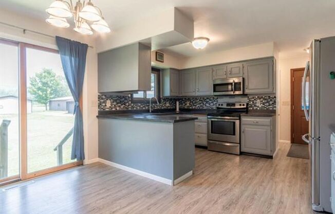 2 Bedroom 1.5 Bath Single Family Home Available!