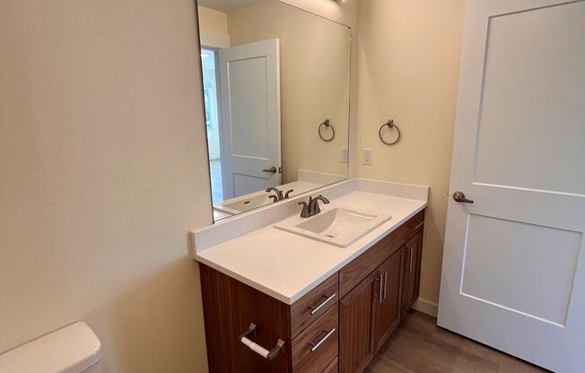 1 bed, 1 bath, 800 sqft, $1,600, Unit A210