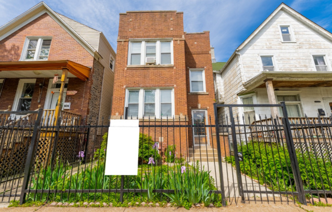 1830 N TRIPP