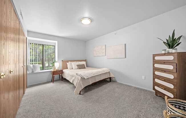 Beautiful bedroom in 2 Bedroom Apartment in Kalamazoo