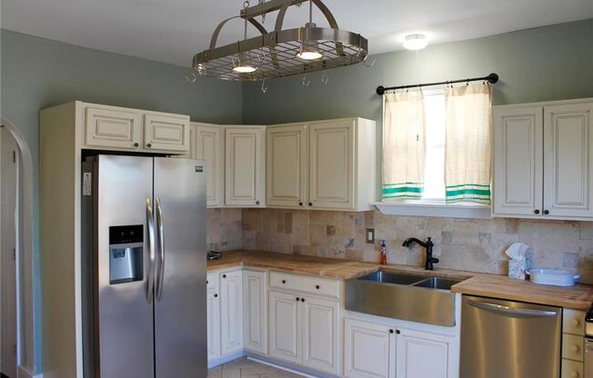 Absolutely adorable 3 bedroom/1.5 bath house in Ritenour school district!