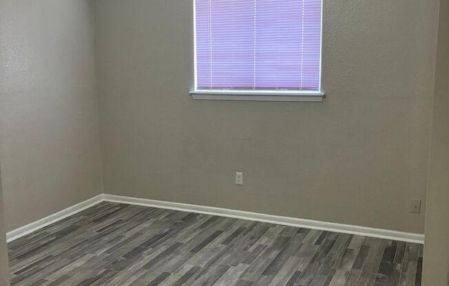 1 bed, 1 bath, 721 sqft, $800, Unit G8