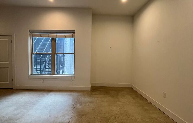 2 beds, 1 bath, 900 sqft, $2,295