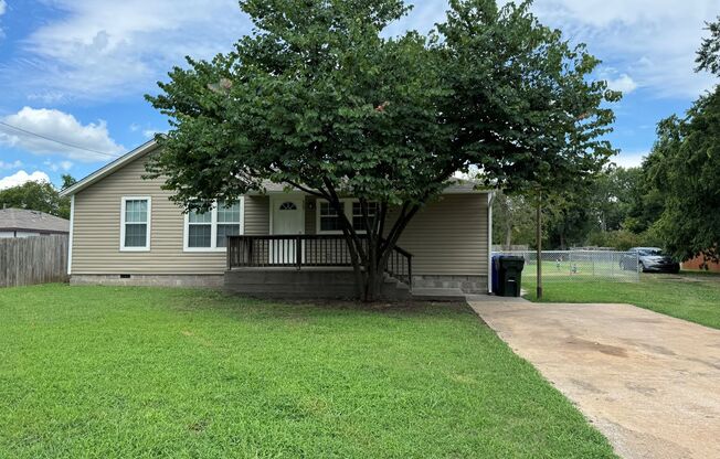 2 beds with 1 bath home for rent in Norman.  New paint and super clean!