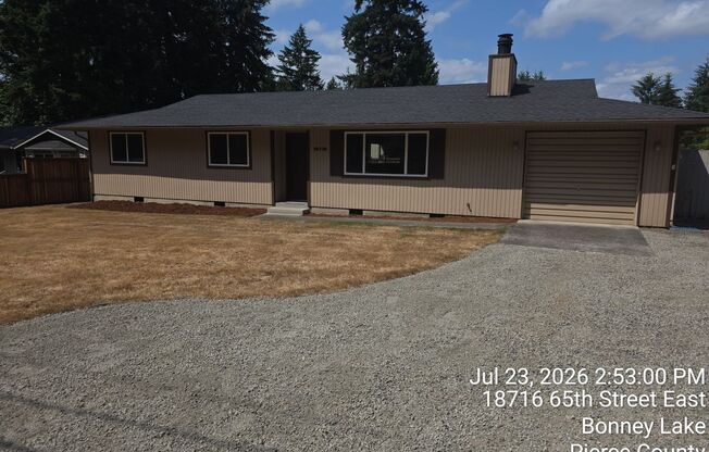 Bonney Lake - Lake Jane HOA - 3 bedroom 2 bathroom rambler home for rent -EV charger, Available NOW!