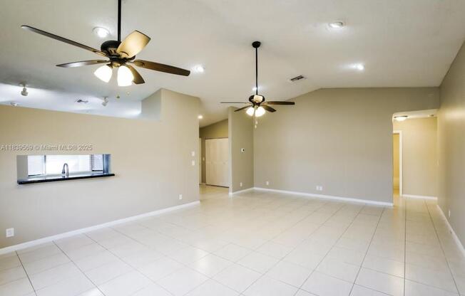 7600 NW 88 CIR