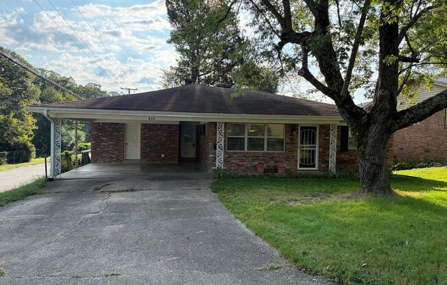 823 N Bryan St., Little Rock AR 72205 - Wonderfully updated Mid-Town LR 3br 2ba with den