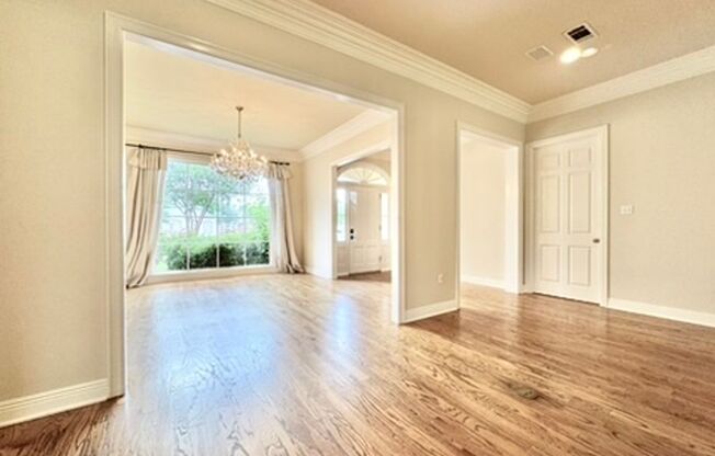 Spacious 4-Bedroom with Fireplace & Fenced Yard in Baton Rouge