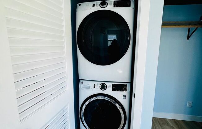 Gorgeous 1 Bedroom ADU with Laundry and private Patio/Garden