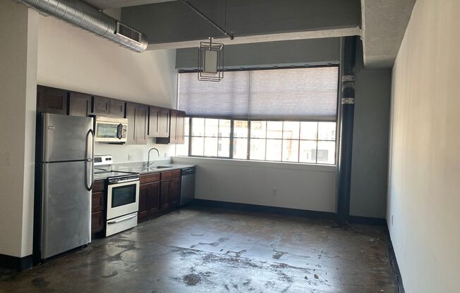 Studio, 1 bath, 627 sqft, $1,350, Unit 420