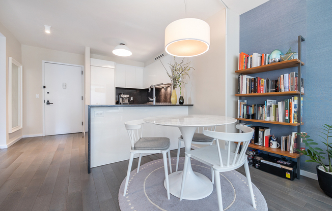 1 bed, 1 bath, 730 sqft, $5,850, Unit 6G