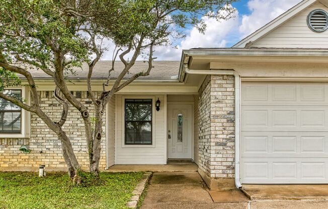 AVAILABLE NOW! NICE 3 BEDROOM HOME LOCATED IN WATAUGA, TEXAS!
