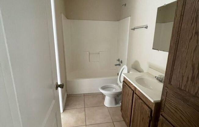 2 beds, 1 bath, 900 sqft, $1,195, Unit Villa Dorada 6