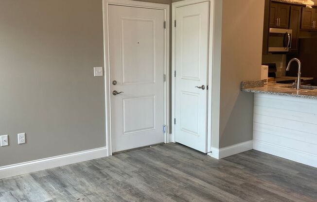 1 bed, 1 bath, 695 sqft, $715, Unit 123