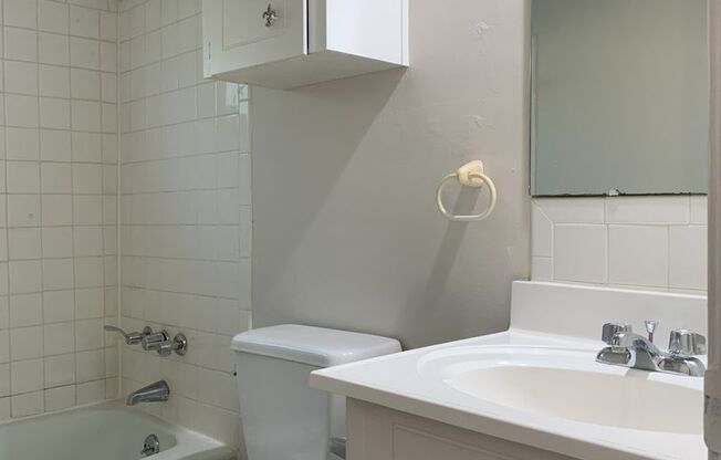 2 beds, 1 bath, 700 sqft, $945, Unit 9155