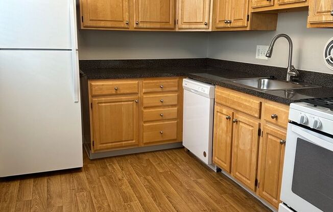 1 bed, 1 bath, 578 sqft, $1,360, Unit E06