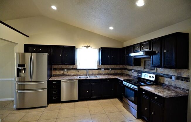 3 beds, 2 baths, $1,450