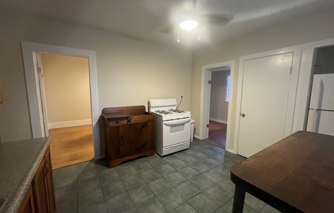 2 beds, 1 bath, 1,100 sqft, $2,400, Unit 2