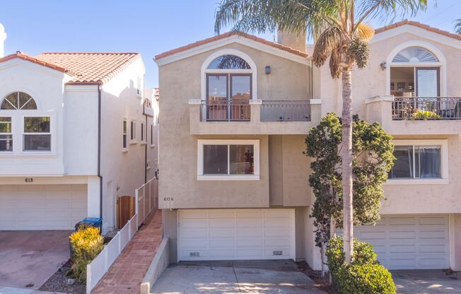 SPACIOUS, TRI-LEVEL, 3BR3.5BA HOME W/ ROOFTOP DECK, BALCONY, YARD & 2-CAR GARAGE + DRIVEWAY JUST 50 FT TO GREENBELT & BLOCKS TO PIER AVE, PARK, GREENBELT & LESS THAN 1/2 MILE TO BEACH!!