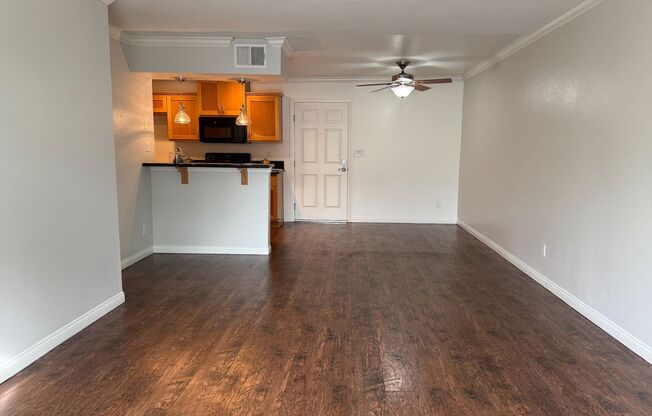 1 bed, 1 bath, 736 sqft, $2,150, Unit C060