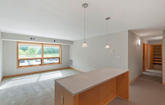 2 beds, 1 bath, 800 sqft, $1,799