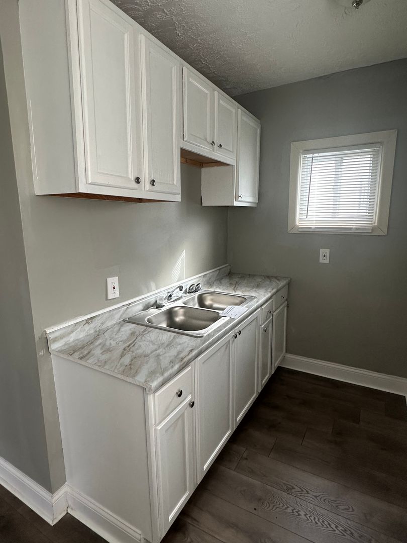 2bd DOWNSTAIRS DUPLEX Cash Pay/Section 8