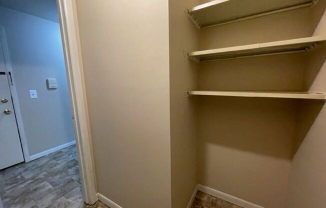 1 bed, 1 bath, 600 sqft, $925, Unit 2915 205