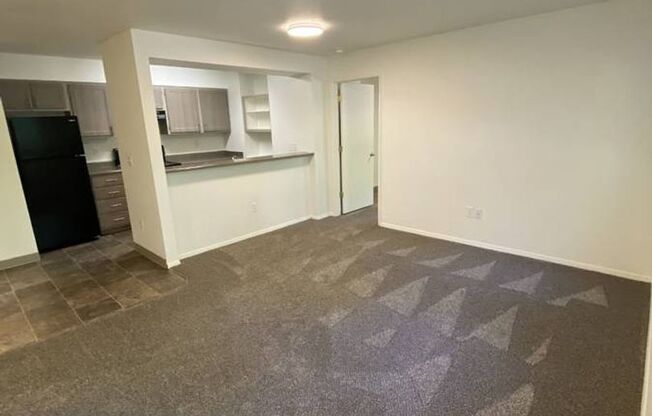 3 beds, 2 baths, 1,086 sqft, $2,150, Unit F-044