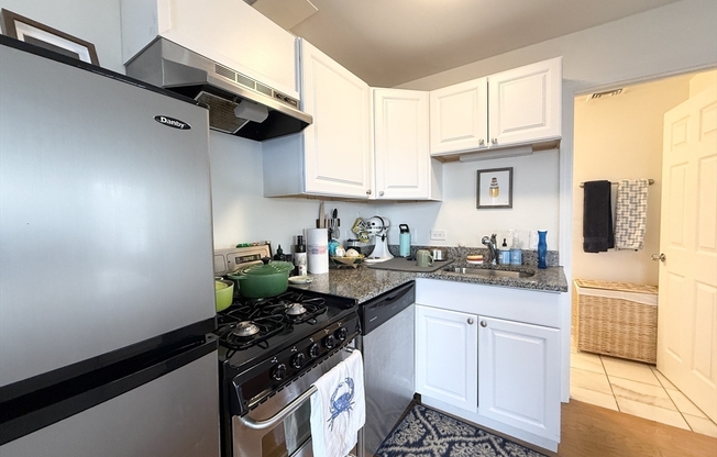 Studio, 1 bath, 650 sqft, $2,680, Unit 404