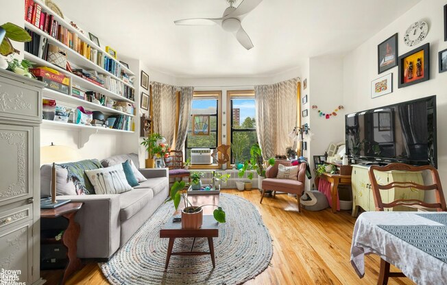 916 NICHOLAS AVE 3