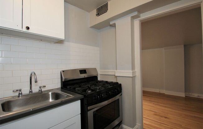 Studio, 1 bath, 404 sqft, $950, Unit B5