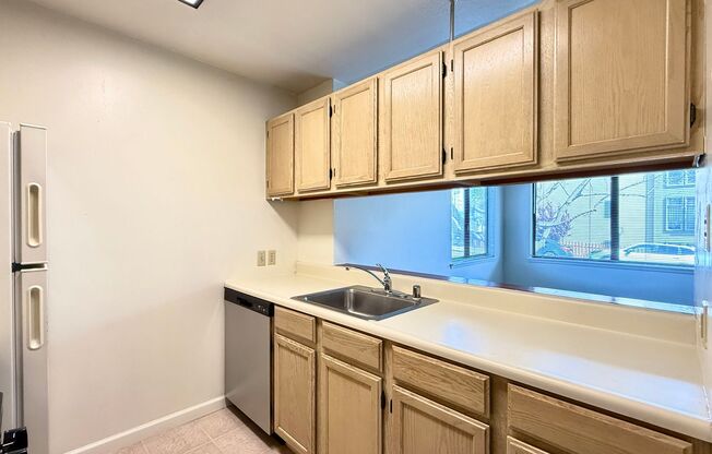 2 beds, 1.5 baths, $2,595, Unit #2