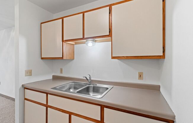 2 beds, 1 bath, 900 sqft, $995, Unit 2840-110