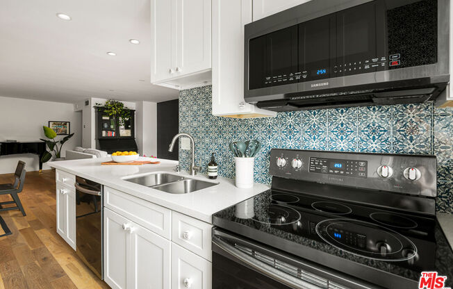 1 bed, 1 bath, 981 sqft, $3,250, Unit 101