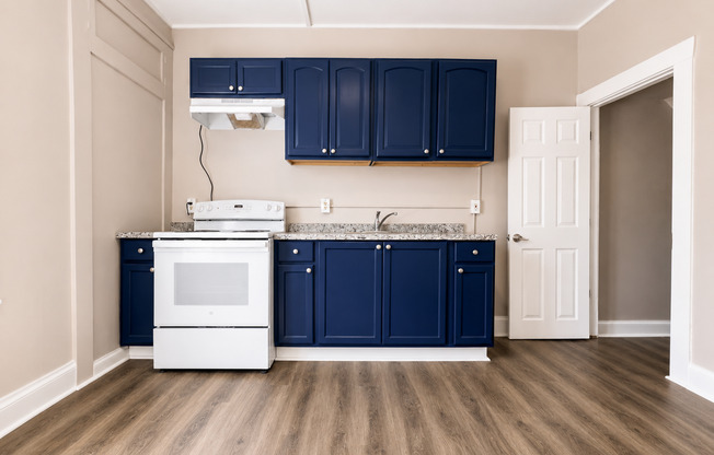 Charming Baltimore Rowhome | 2 Bedrooms + Den | 1 Bathroom | Hardwood Floors & Bonus Basement