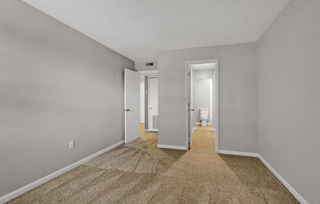 2 beds, 1 bath, 1,175 sqft, $1,650, Unit 916