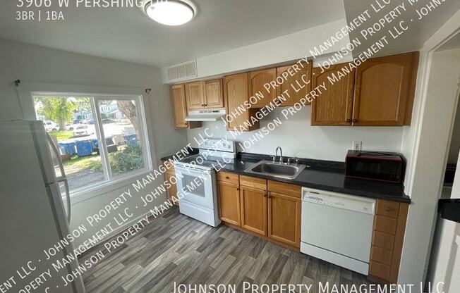 3906 W PERSHING DR