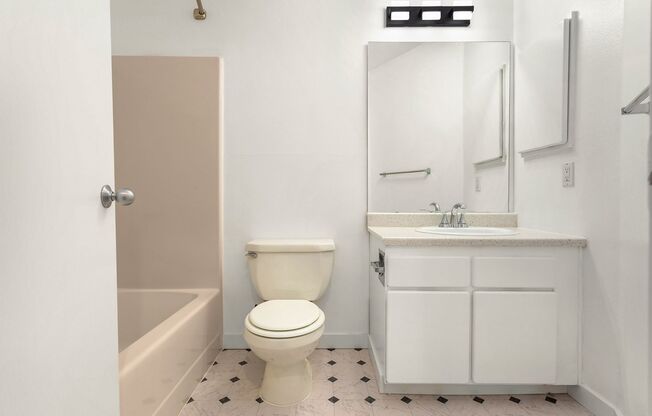 3 beds, 3.5 baths, $6,100