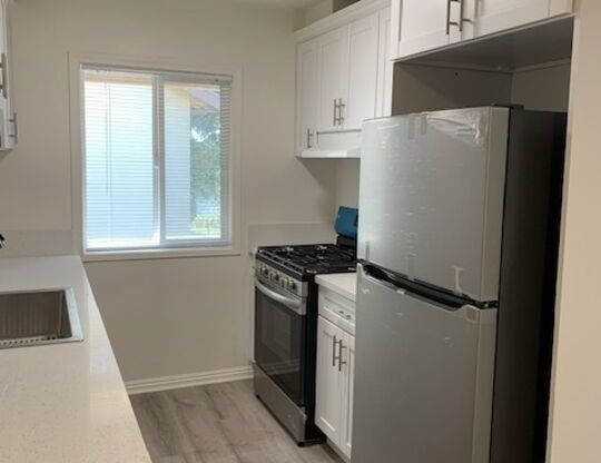 2 beds, 1 bath, $2,395, Unit 9