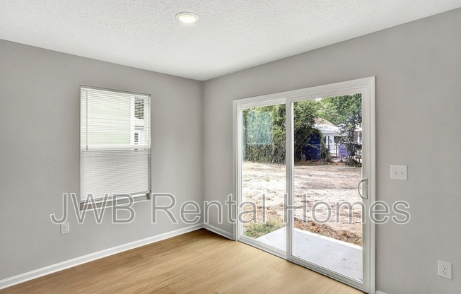 1721 9 ST W