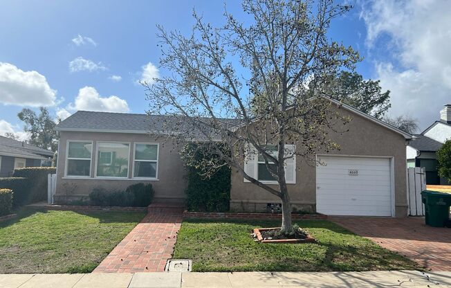 Located in the heart of Talmadge - Canyon View!!
