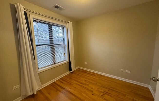 Beautiful Logan Square Townhome for Rent: 3 bed, 2.5 bath Available 9/1