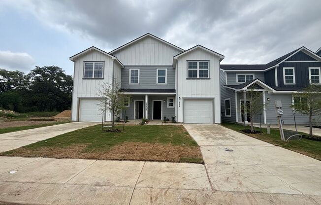 Modern 3 Bd 2.5 Full Bath Townhouse Near UTSA &  LaCantera