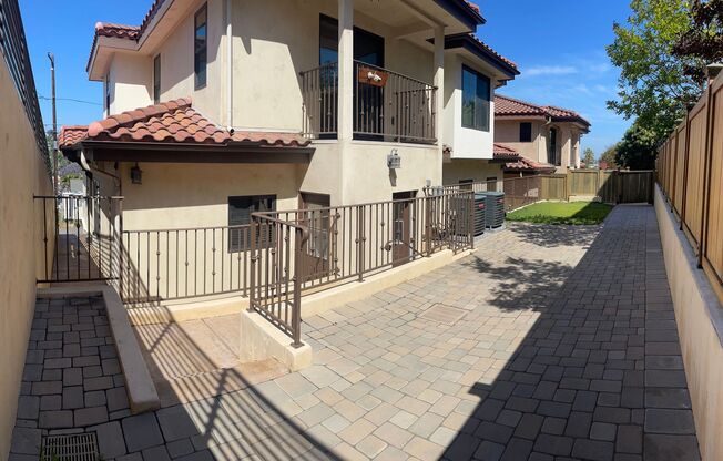 1st Month Free!! Beautiful 4 bed/4.5 bath house in the heart of La Mesa!