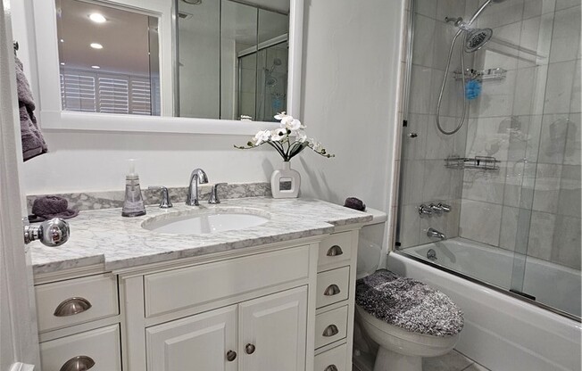 1 bed, 2 baths, 888 sqft, $4,995, Unit 2204