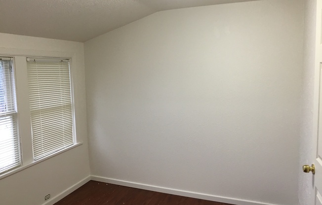 4 beds, 1 bath, $2,195