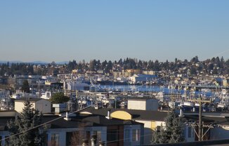 3655 13 AVE W