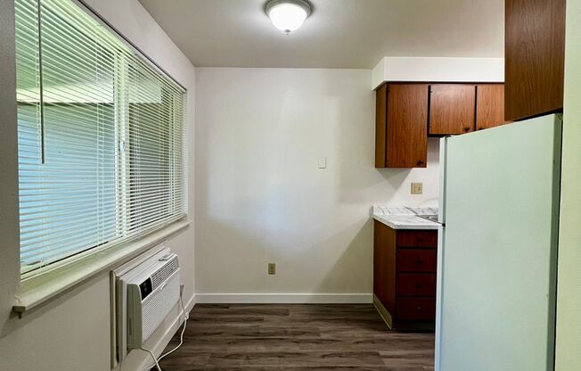 1 bed, 1 bath, $925, Unit H