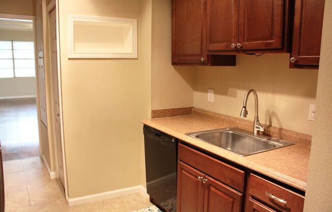 2 BEDROOM - MAHNCKE PARK